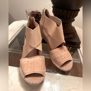 Gentle souls by Kenneth Cole / wedge sandal / size 6.5 / New no tags